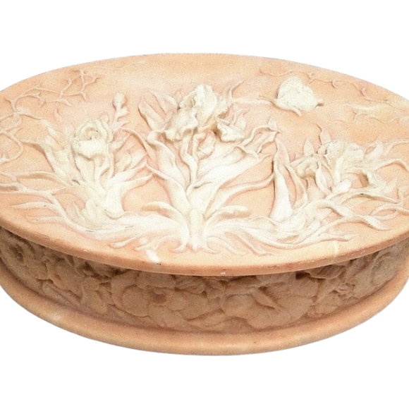 Incolay Stone hinged jewelry box carved flowers